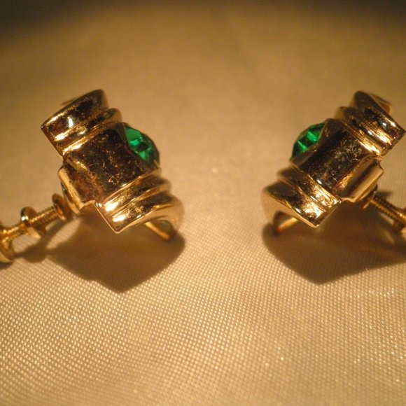 Vintage Coro Screw Back Gold Tone Earrings Green Rhinestones - Picture 3 of 5